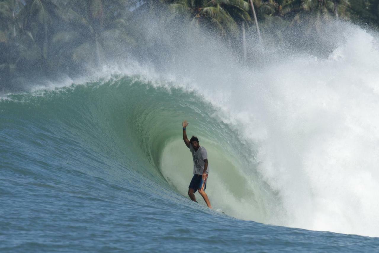 Oseda Nias Surf House Hotel Hilibotodane Ngoại thất bức ảnh